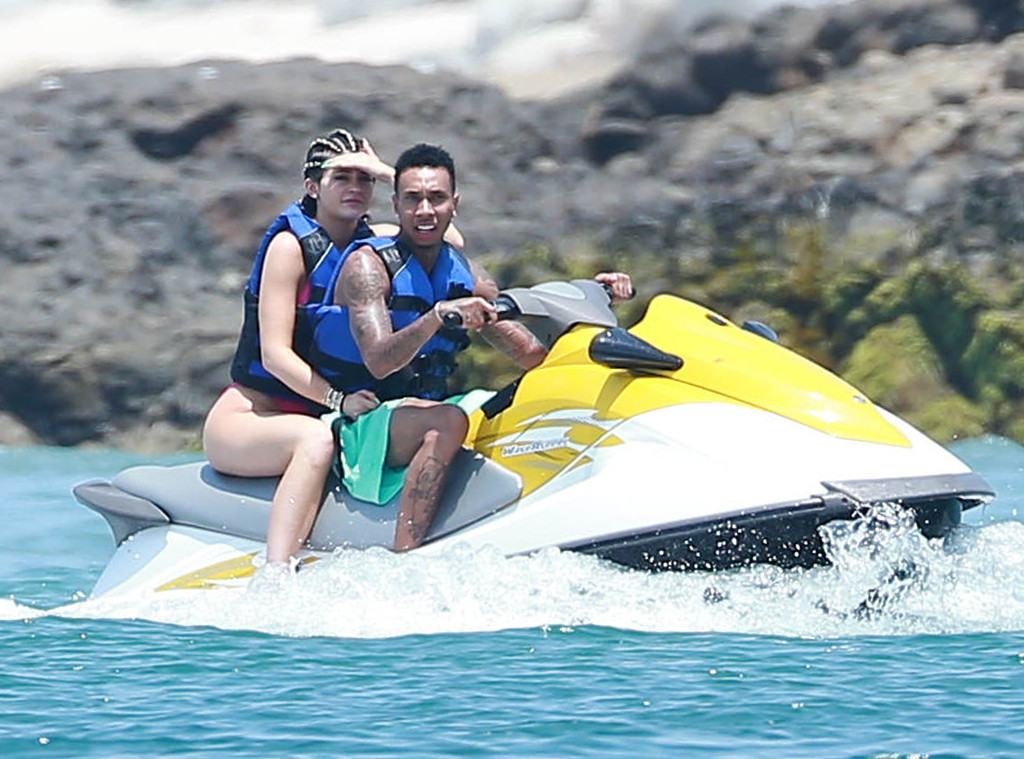 Kylie Jenner Sexy Bikini Yacht Photos Look: Kylie Shows Off Bikini Bod While Partying With Pals in Mexico! - E! Online